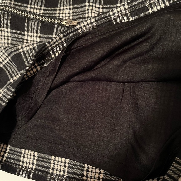 Silence + Noise Black and White Plaid Mini Skirt Urban Outfitters - Picture 5 of 7